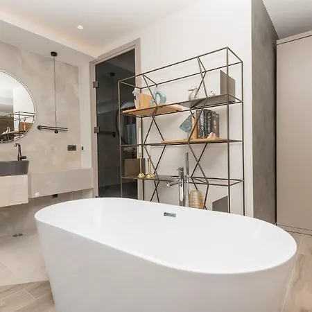Villa Beautiful Rhapsody 2 *